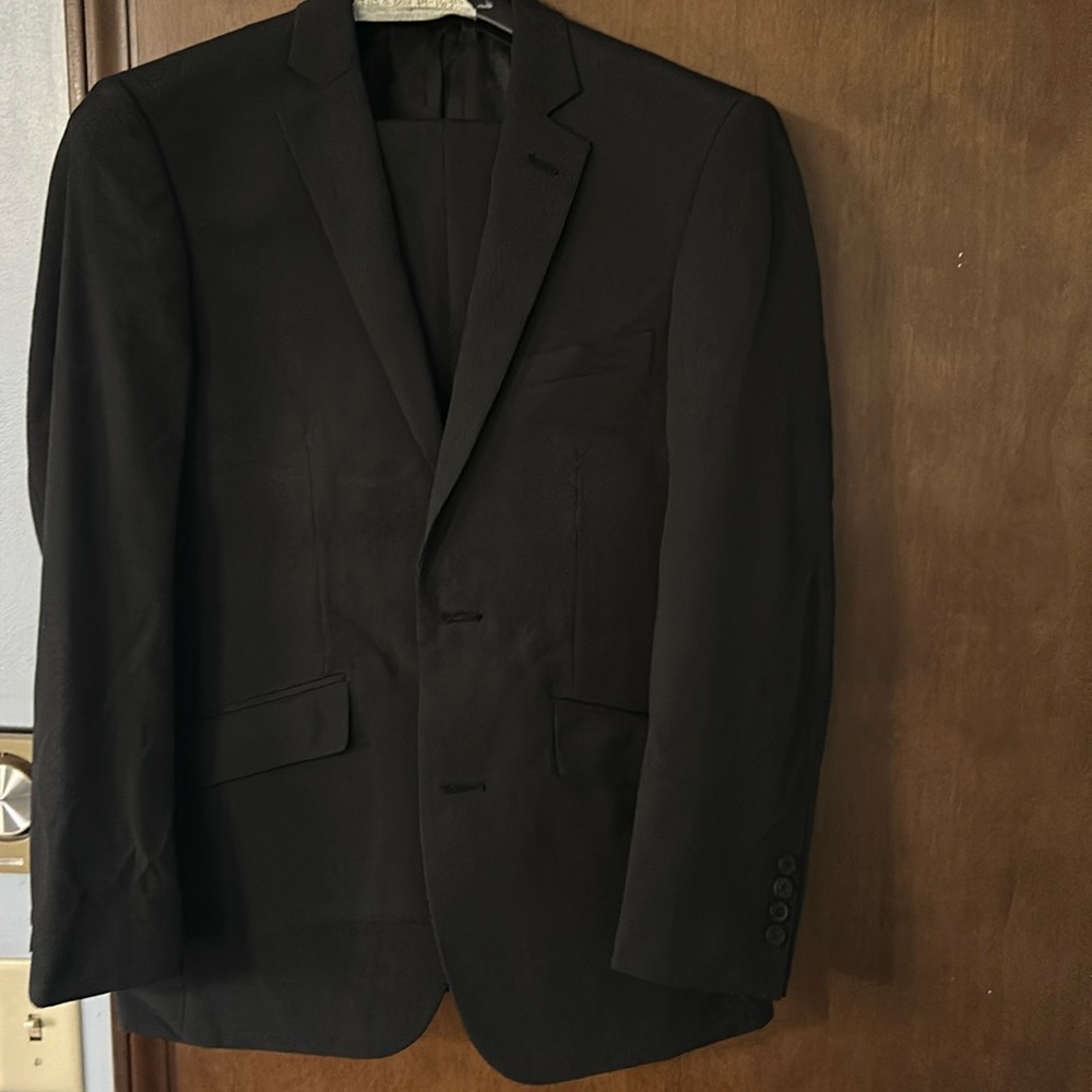 🎃🎃🎃Size 36/30 suit black with very thin pinstripes Great COSTUME🕴️🕴️🕴️
